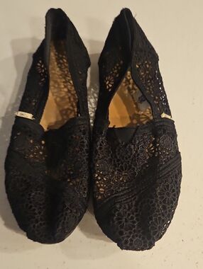Toms Women's Black Floral Crochet Slip-On Flats